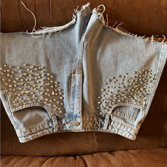 Cloud Ten Jean shorts. Crystal embellishments. NWT. Super cute! Size medium - Picture 6 of 14
